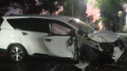 Innova Tabrak Pohon hingga Terpental di Jalan Andalas Klaten