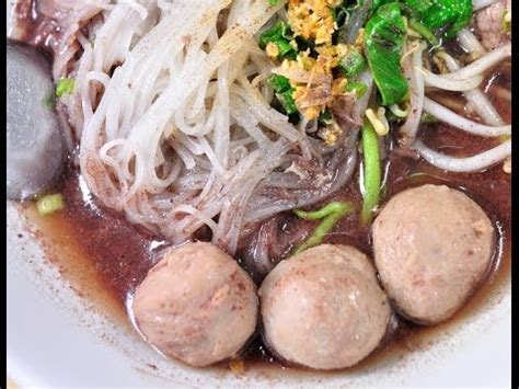  ก๋วยเตี๋ยวเนื้อตุ๋น : สัมผัสความหอมละมุนของซุปเนื้อเข้มข้นและสัมผัสเส้นเหนียวนุ่มเหนือระดับ