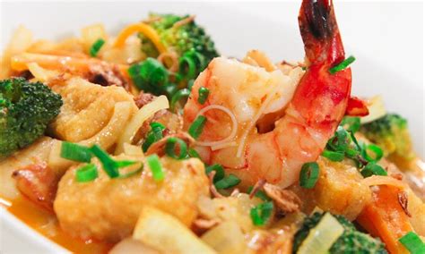  ตังหมี่ ซาซาร์ท   noodles and fresh seafood: a symphony of textures and tastes!