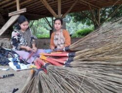 Kerajinan Sapu Lidi Jadi Tulang Punggung Ekonomi Warga Sindanghela